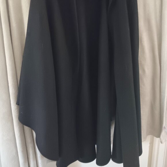 Classy Draping Goes With Anything! Vintage Wool Cape - Picture 5 of 6